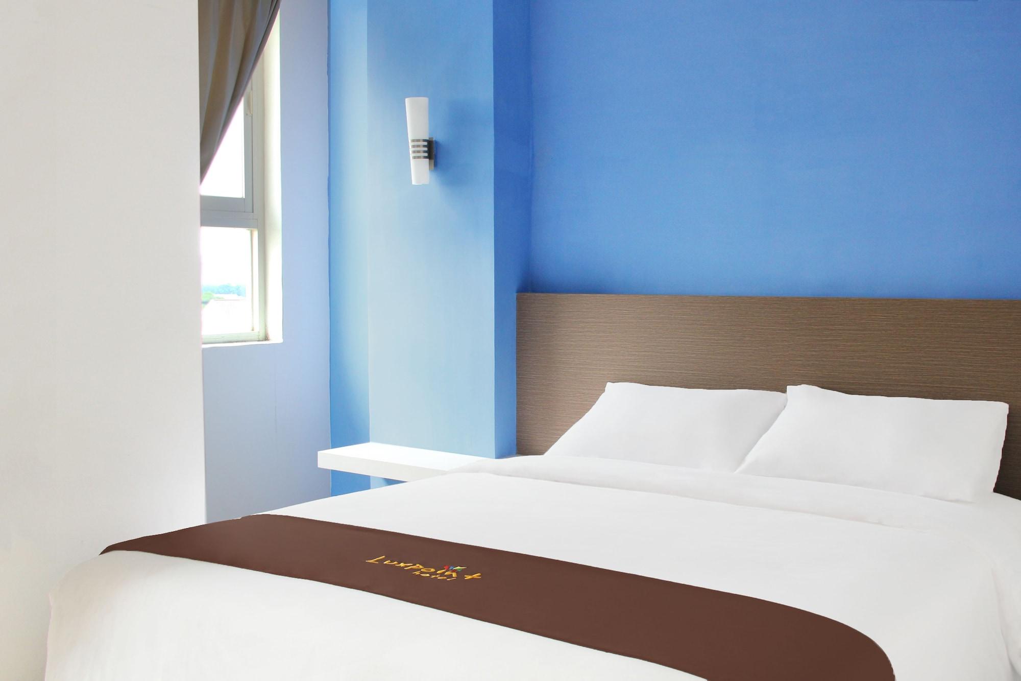 Luxpoint Hotel Baratajaya Surabaya Exteriör bild