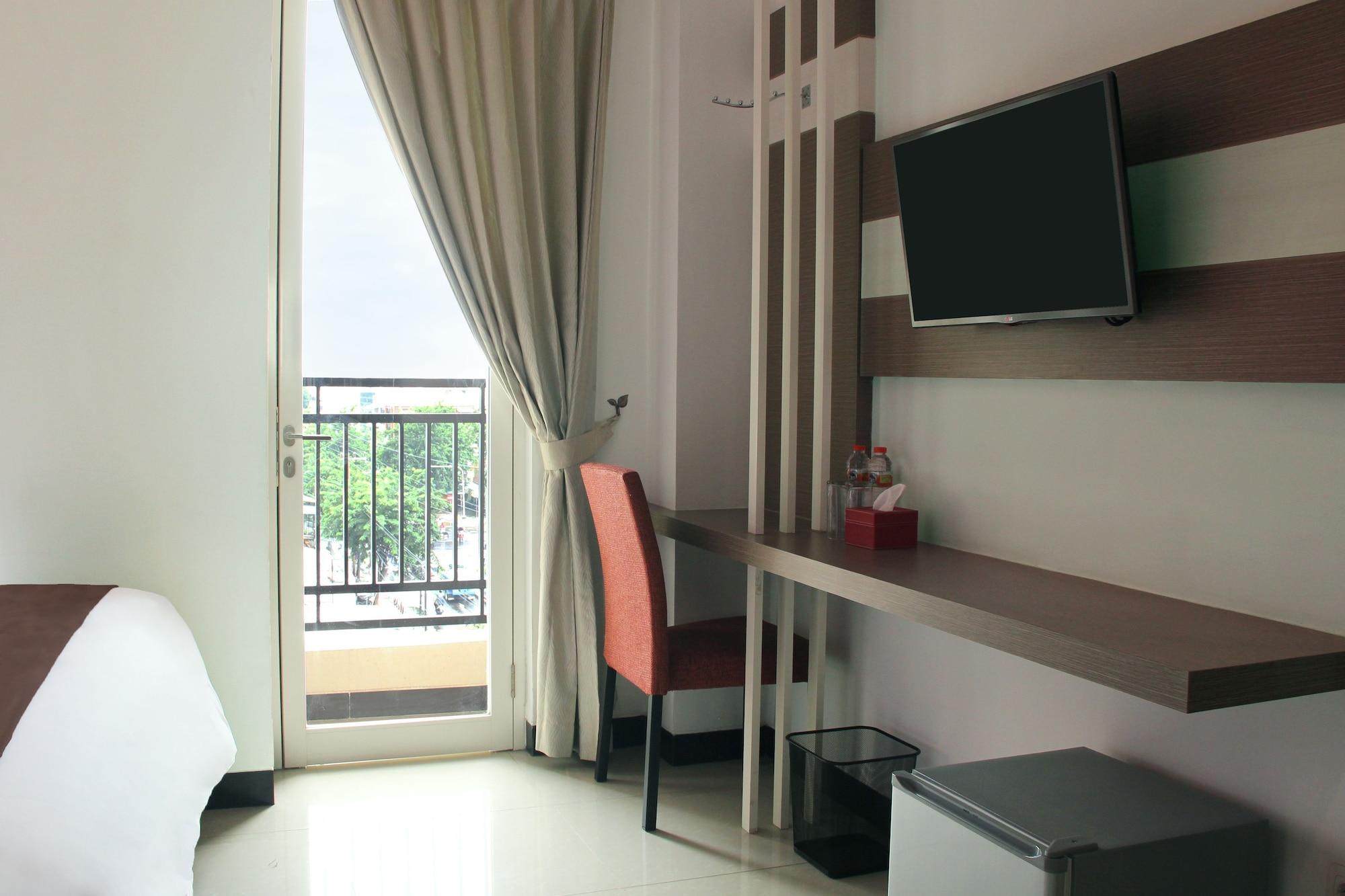 Luxpoint Hotel Baratajaya Surabaya Exteriör bild