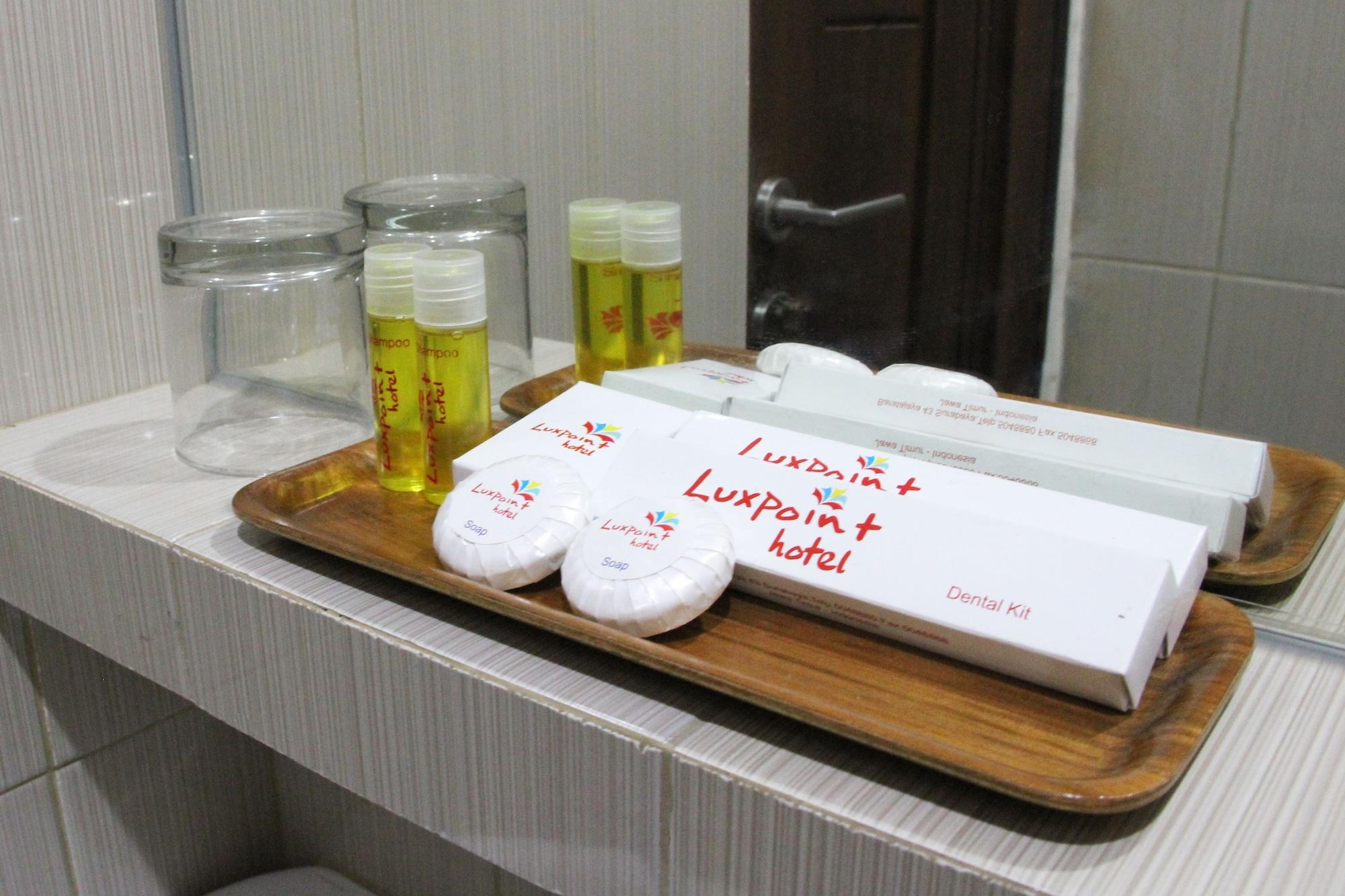 Luxpoint Hotel Baratajaya Surabaya Exteriör bild