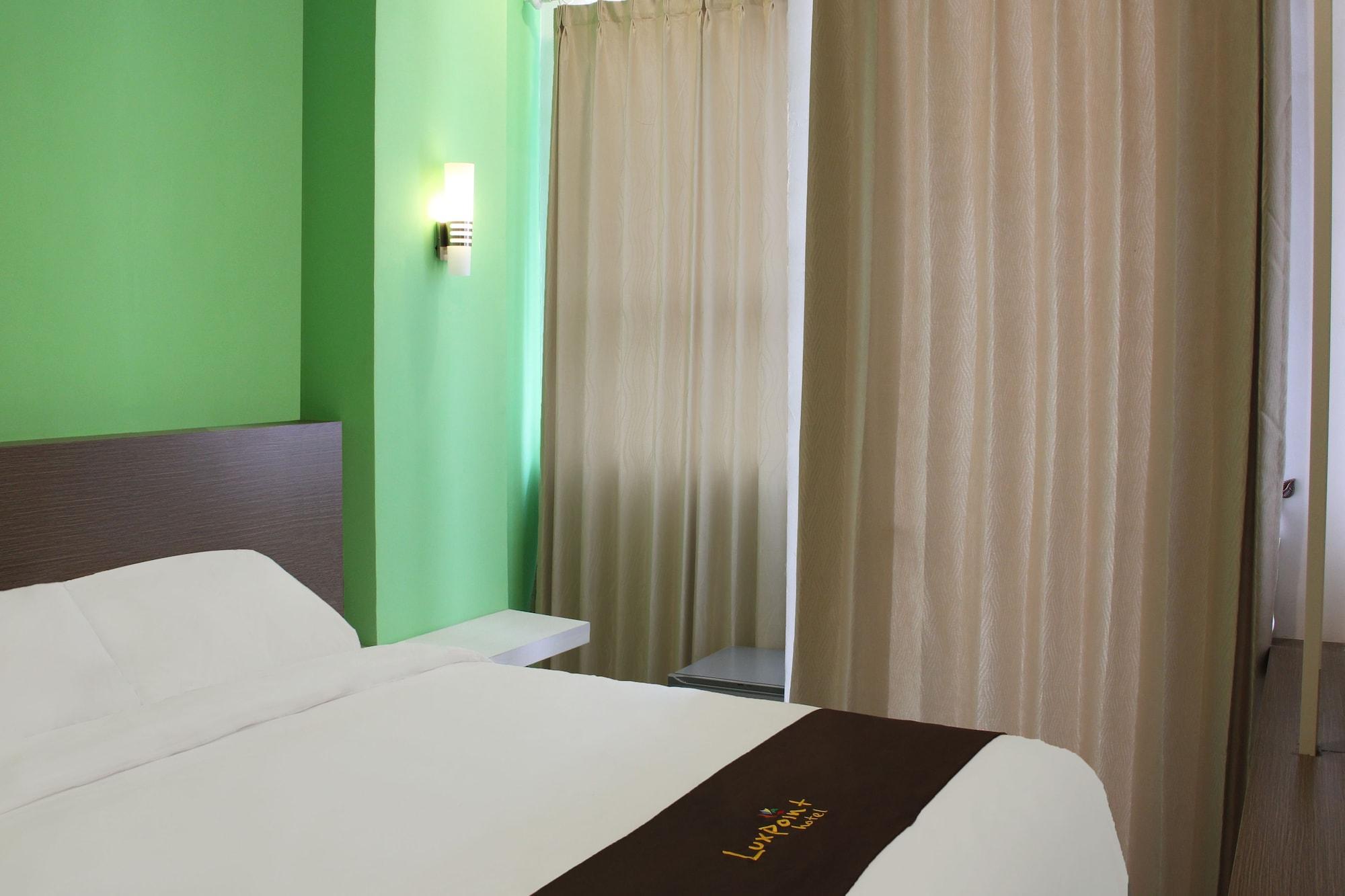 Luxpoint Hotel Baratajaya Surabaya Exteriör bild