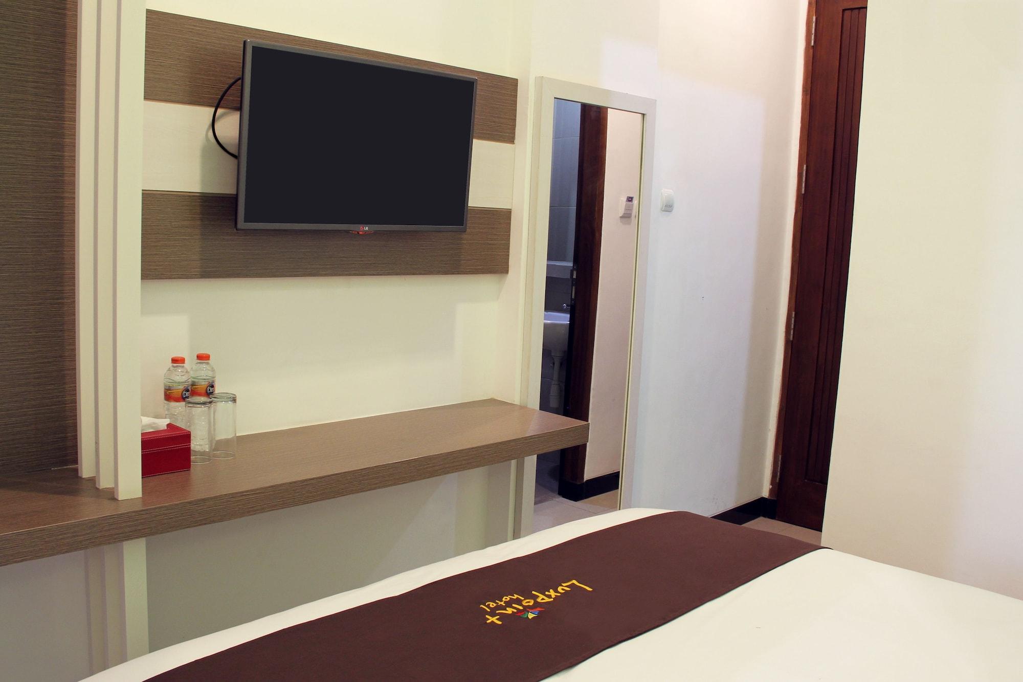 Luxpoint Hotel Baratajaya Surabaya Exteriör bild