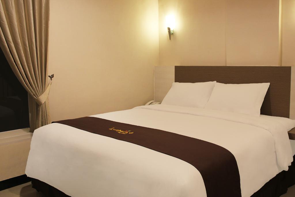 Luxpoint Hotel Baratajaya Surabaya Exteriör bild