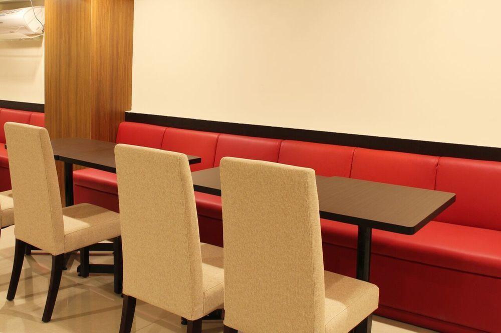 Luxpoint Hotel Baratajaya Surabaya Exteriör bild