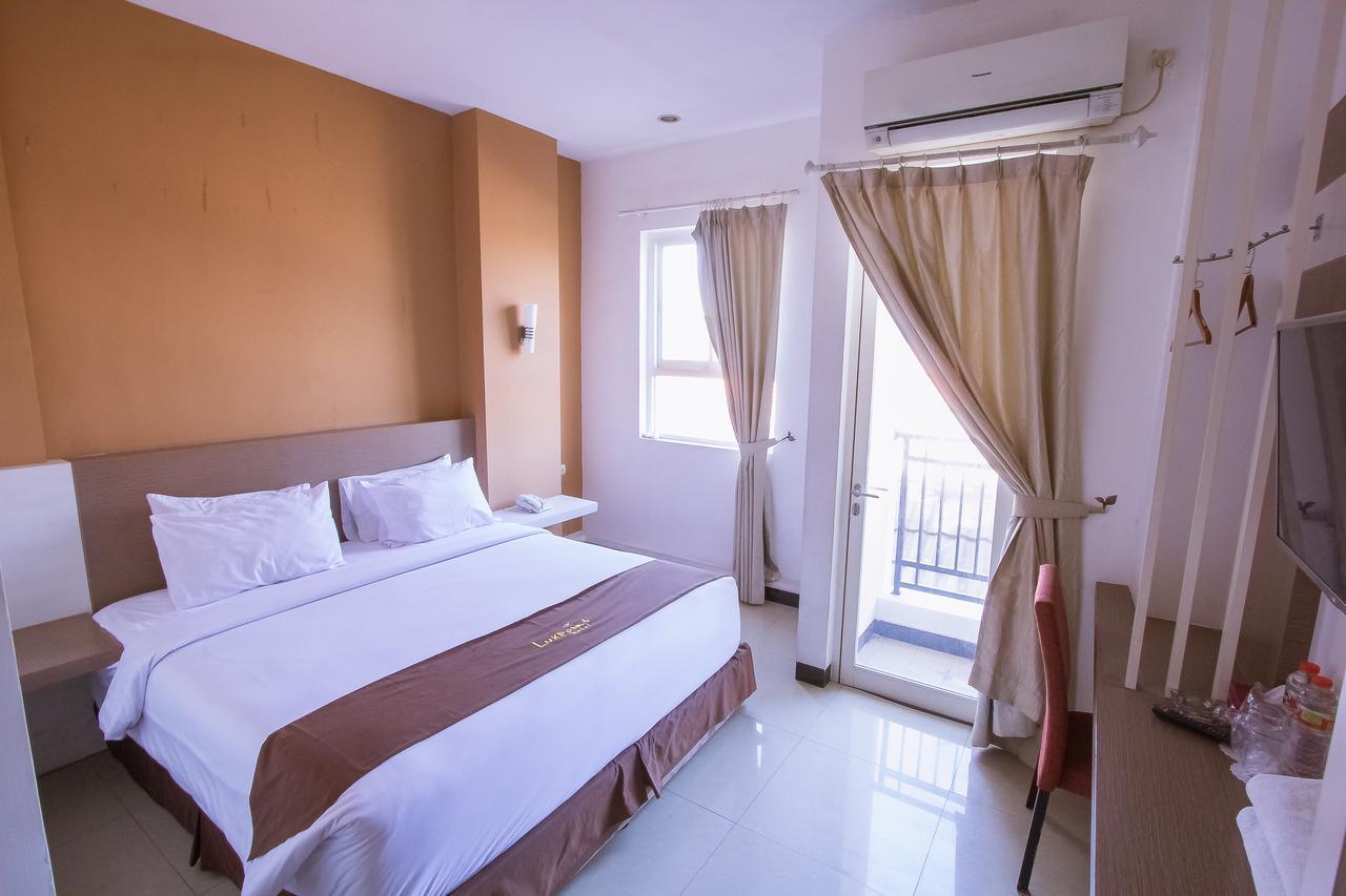 Luxpoint Hotel Baratajaya Surabaya Exteriör bild